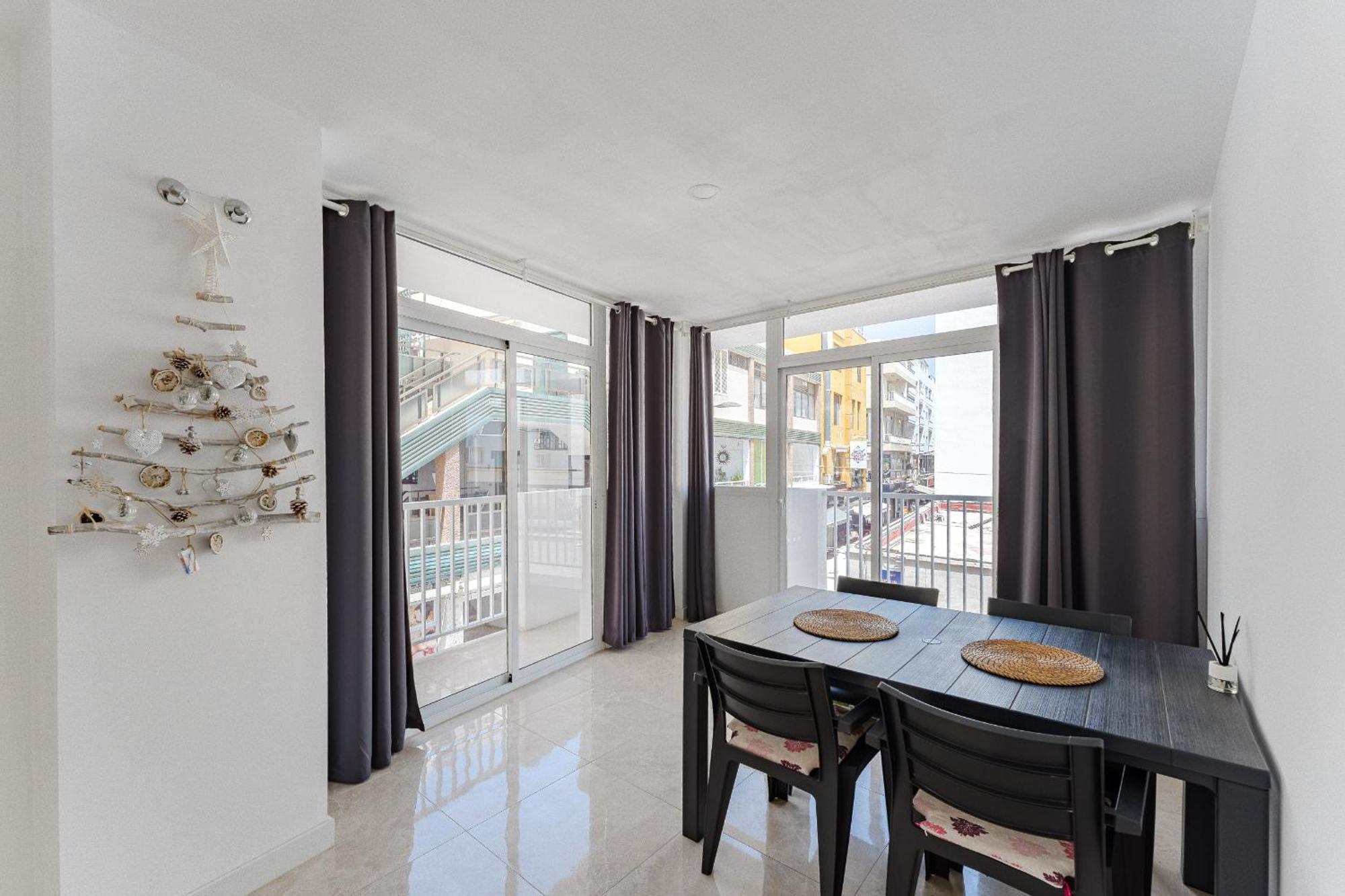 Few Steps From The Beach Hostel In Los Cristianos Arona  Bagian luar foto
