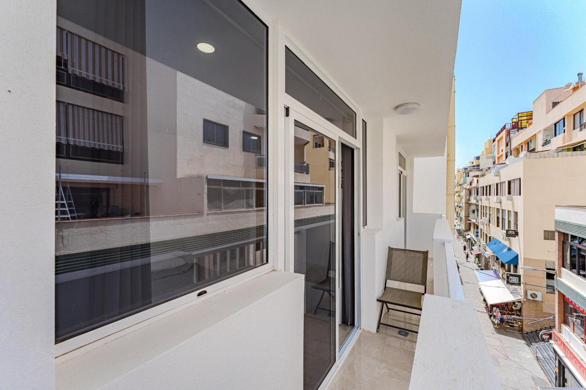 Few Steps From The Beach Hostel In Los Cristianos Arona  Bagian luar foto