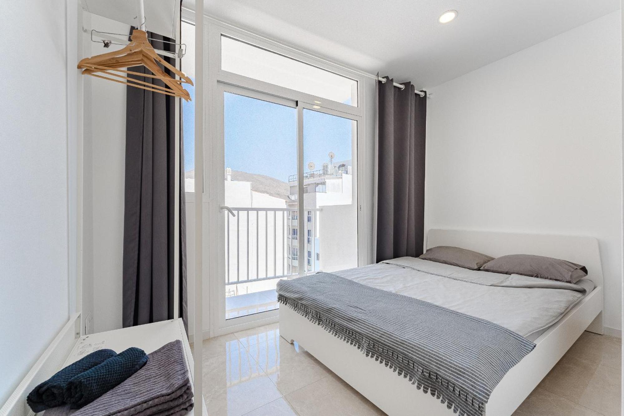 Few Steps From The Beach Hostel In Los Cristianos Arona  Bagian luar foto