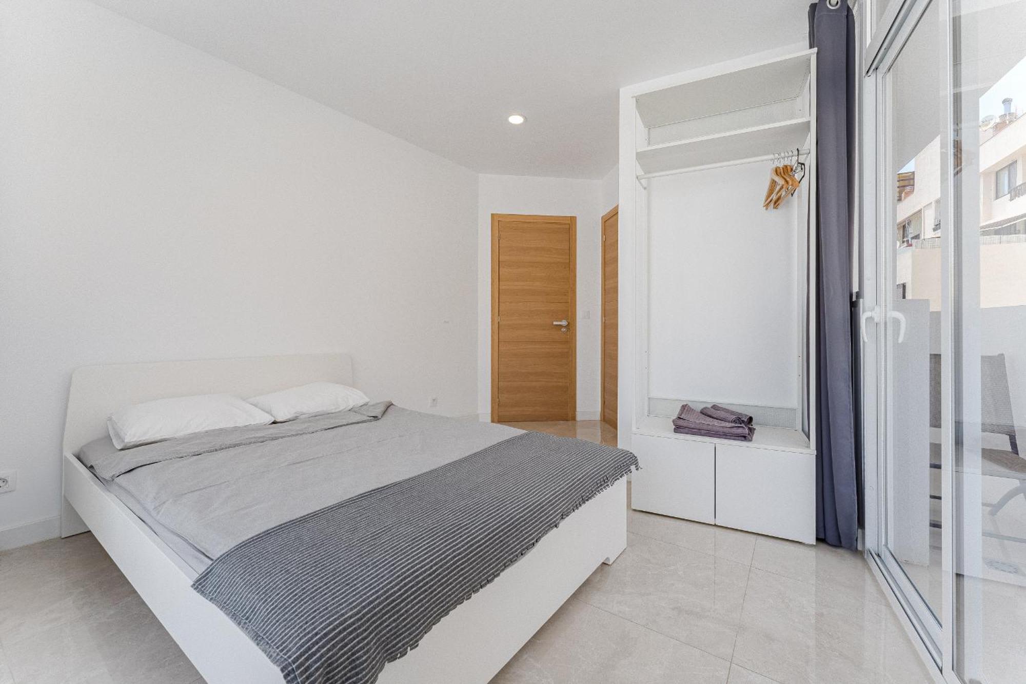 Few Steps From The Beach Hostel In Los Cristianos Arona  Bagian luar foto