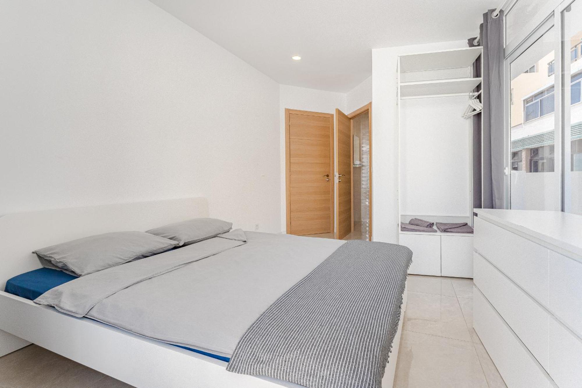Few Steps From The Beach Hostel In Los Cristianos Arona  Bagian luar foto
