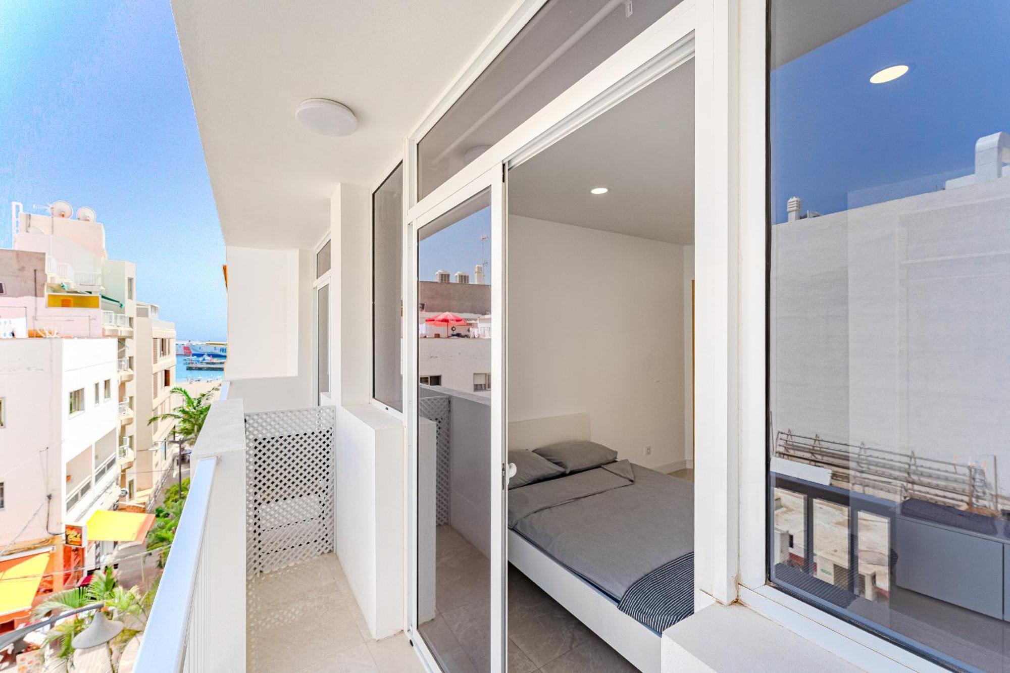 Few Steps From The Beach Hostel In Los Cristianos Arona  Bagian luar foto