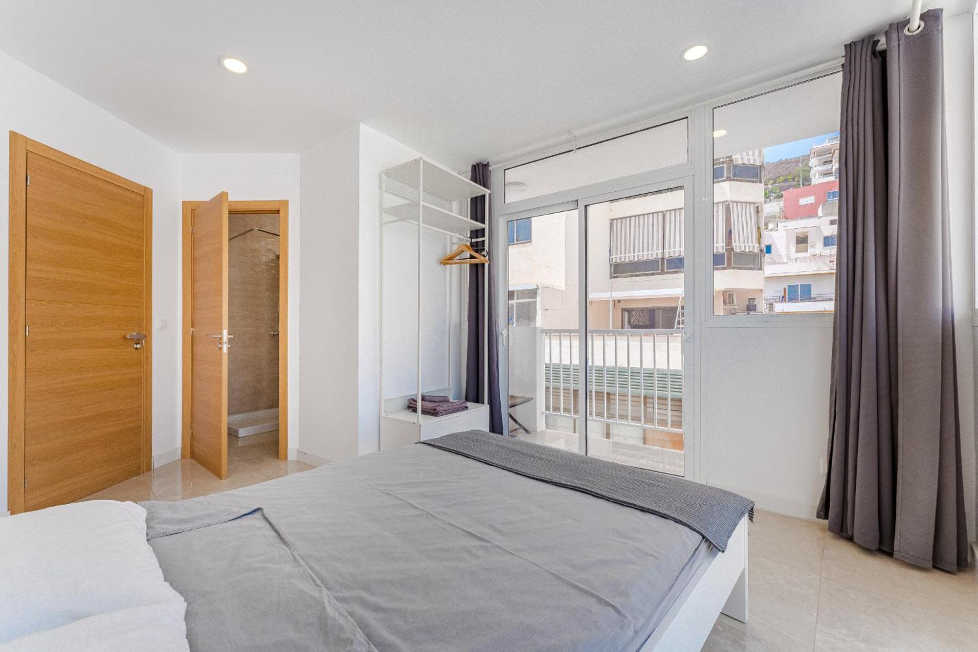 Few Steps From The Beach Hostel In Los Cristianos Arona  Bagian luar foto