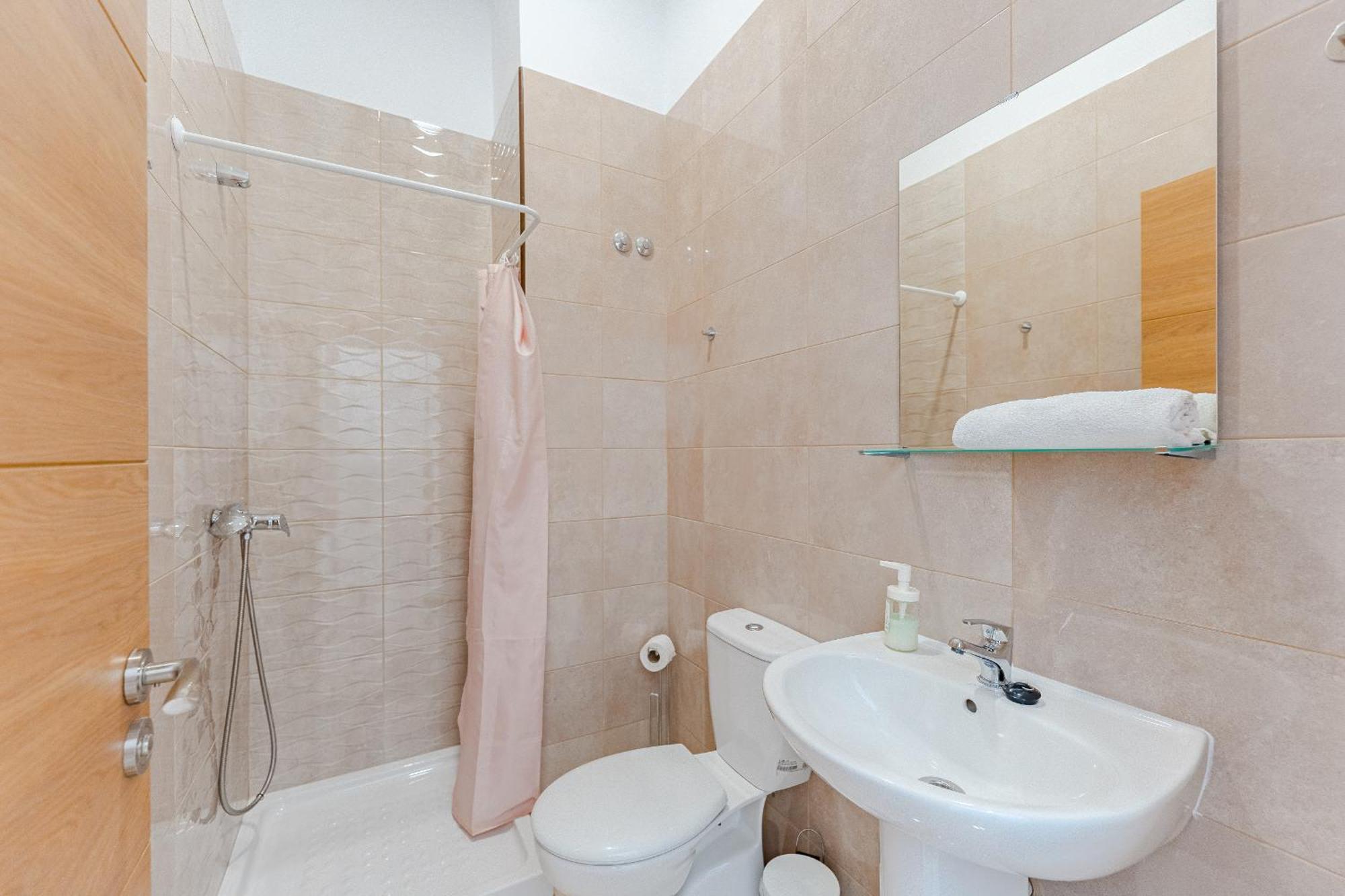 Few Steps From The Beach Hostel In Los Cristianos Arona  Bagian luar foto