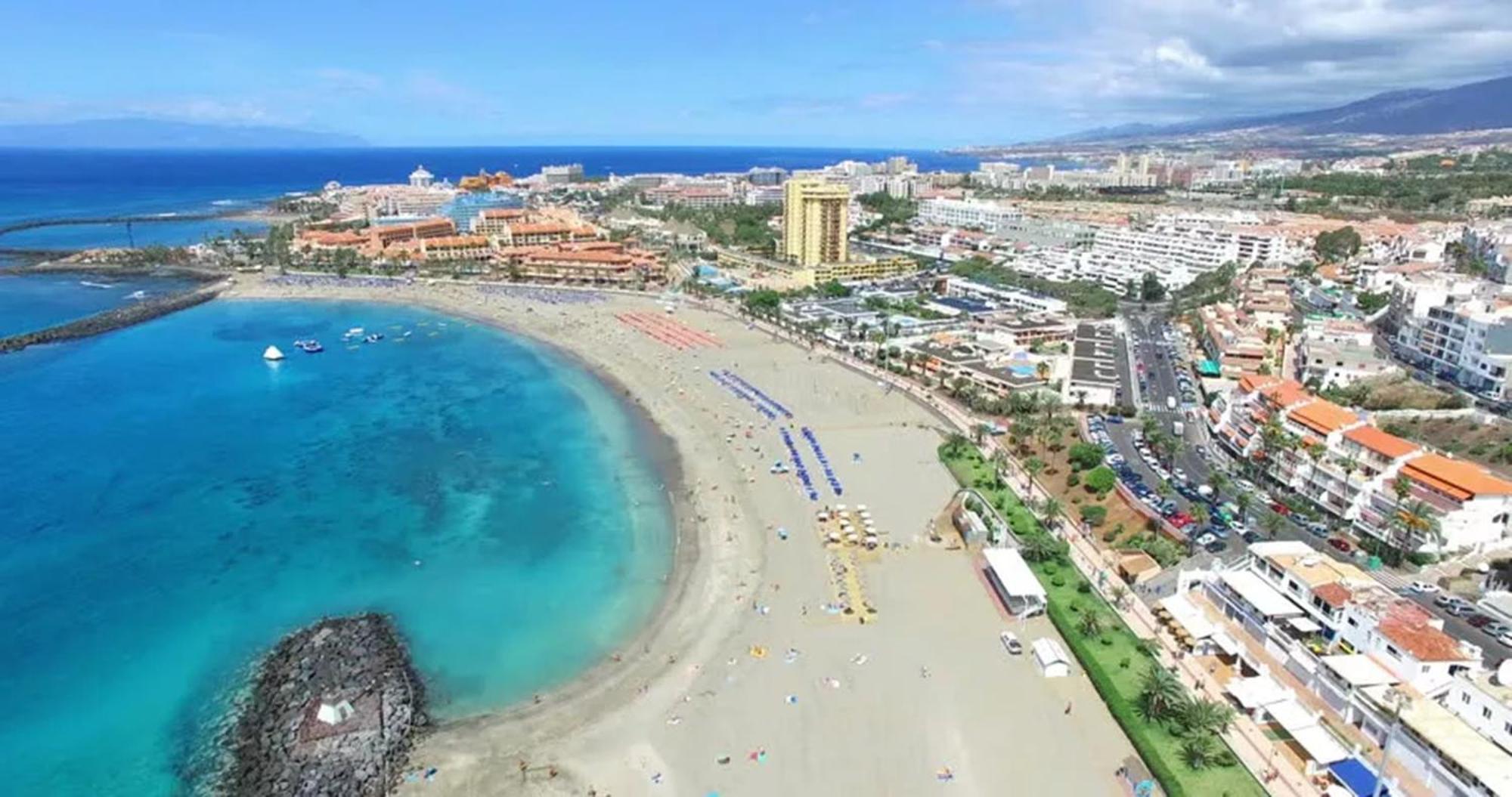 Few Steps From The Beach Hostel In Los Cristianos Arona  Bagian luar foto