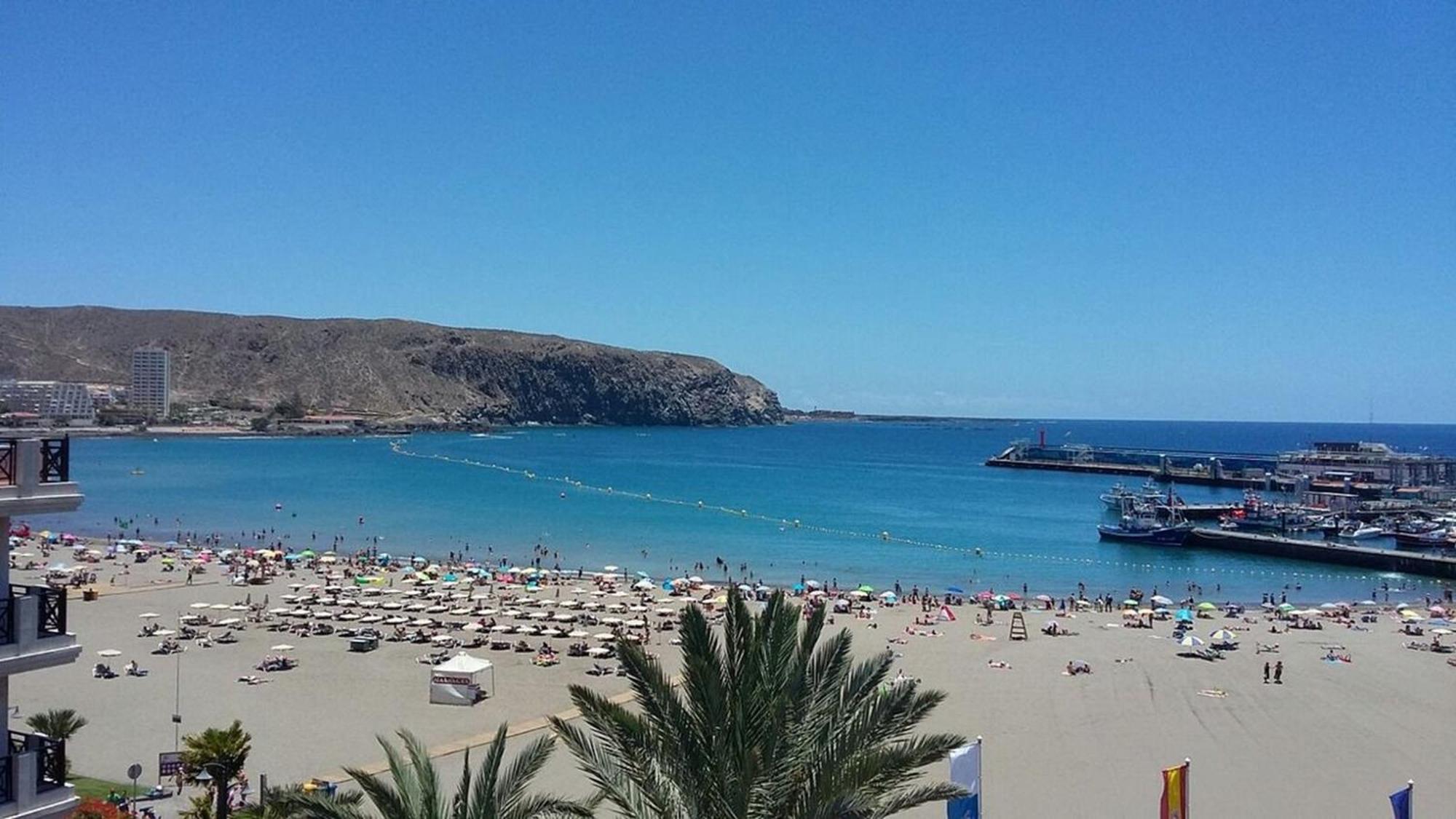 Few Steps From The Beach Hostel In Los Cristianos Arona  Bagian luar foto